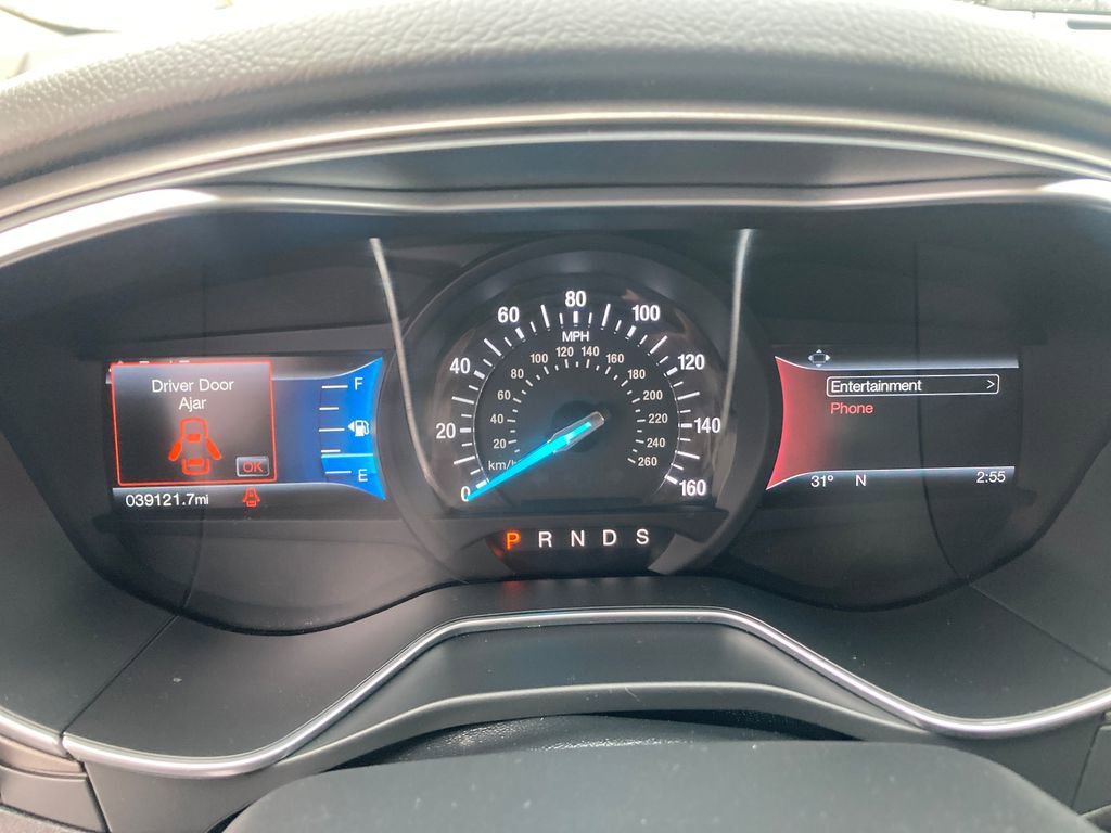 Used 2017 Ford Fusion SE w/ Fusion SE Technology Package image 19