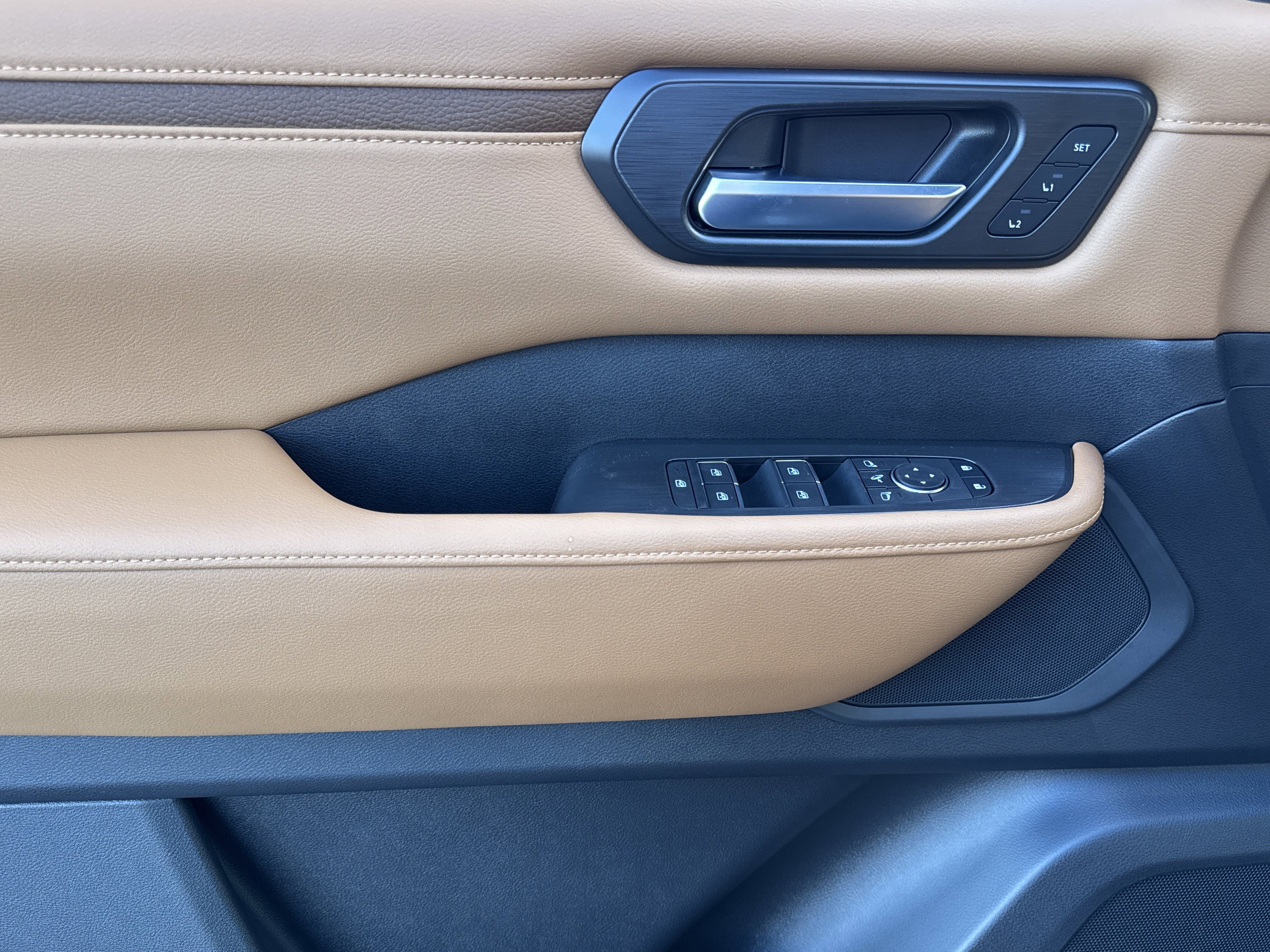 New 2026 Nissan Armada SL w/ Captain's Chari Seat Package image 11