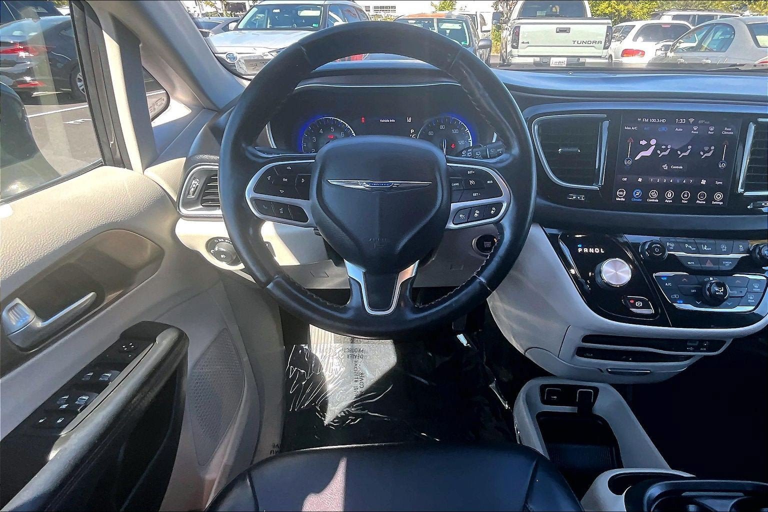 Used 2019 Chrysler Pacifica Touring-L Plus w/ Advanced Safetytec Group FWD image 5