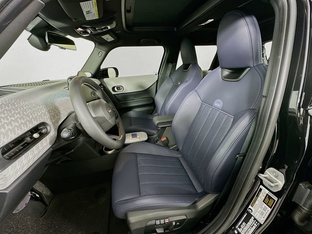 Certified 2025 MINI Cooper 4-Door Hardtop FWD image 15