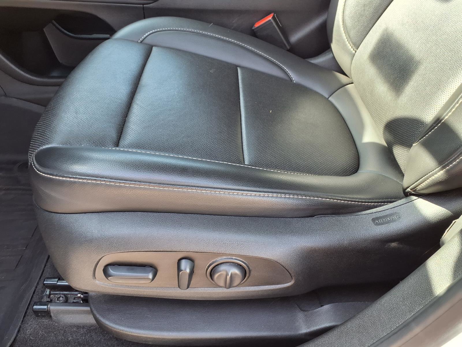 Used 2023 GMC Acadia SLT w/ LPO, Floor Liner Package AWD/4WD image 28