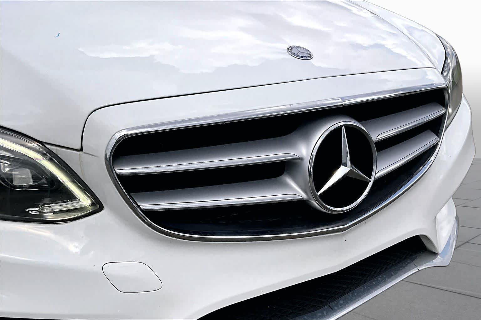 Used 2015 Mercedes-Benz E 400 4MATIC Sedan image 28