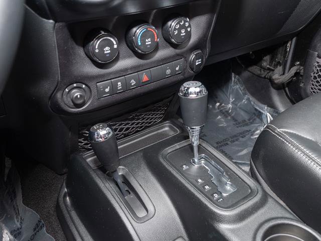 Used 2018 Jeep Wrangler Unlimited Rubicon w/ Cold Weather Group image 13