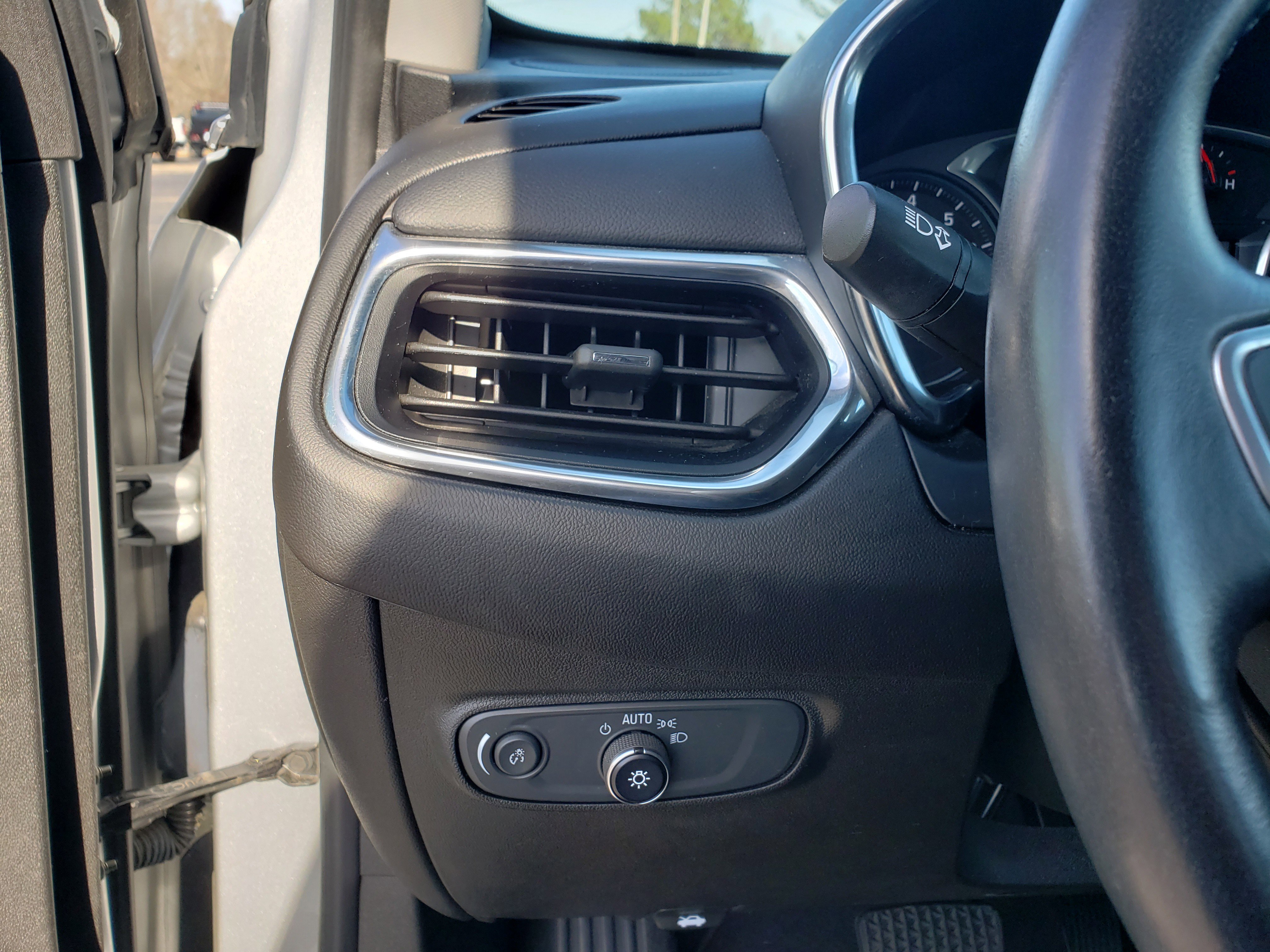 Used 2022 Chevrolet Equinox LT w/ Driver Convenience Package image 15