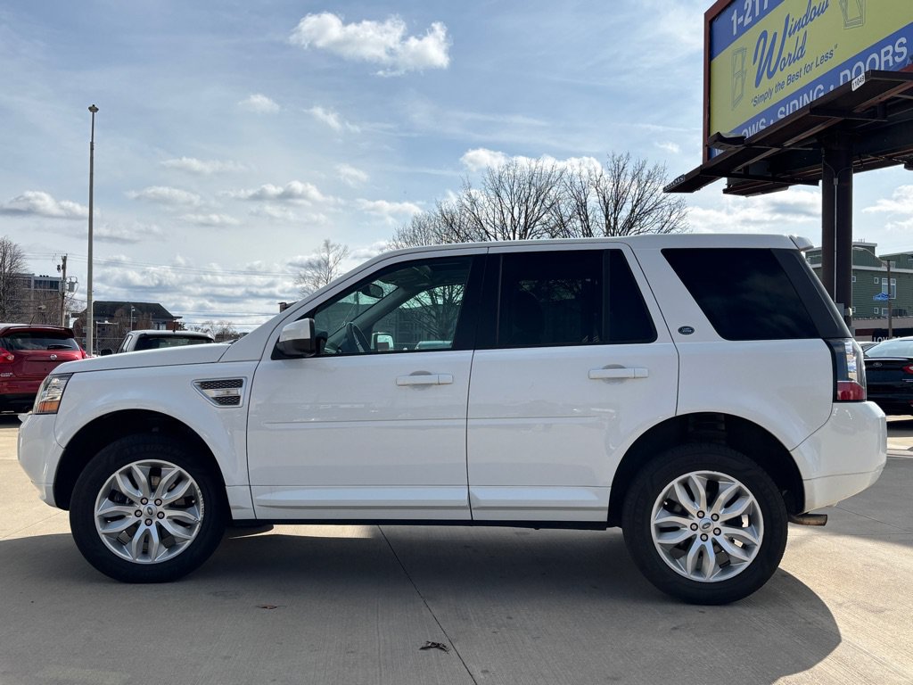 Used 2013 Land Rover LR2 HSE AWD/4WD image 3