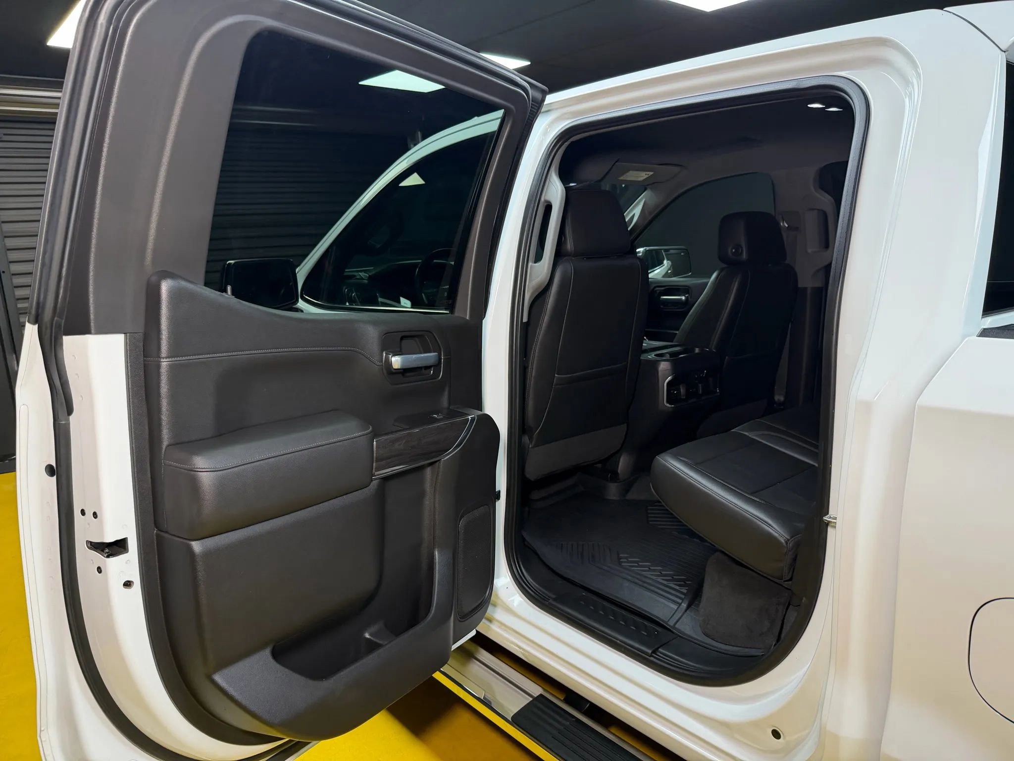Used 2020 Chevrolet Silverado 1500 LTZ image 18
