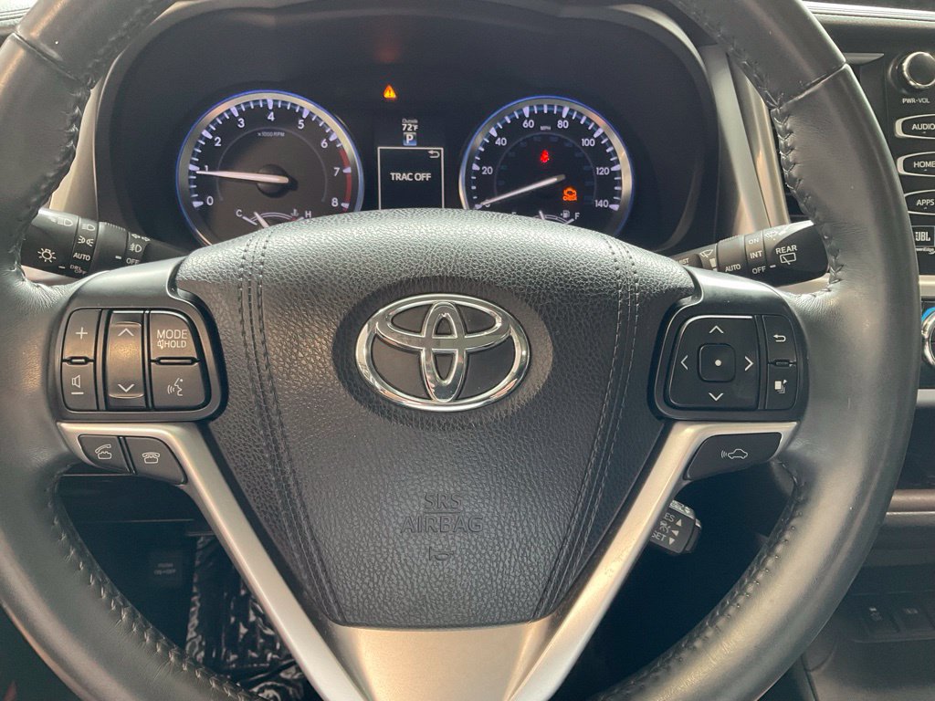 Used 2016 Toyota Highlander Limited w/ Driver Technology Package AWD/4WD image 11
