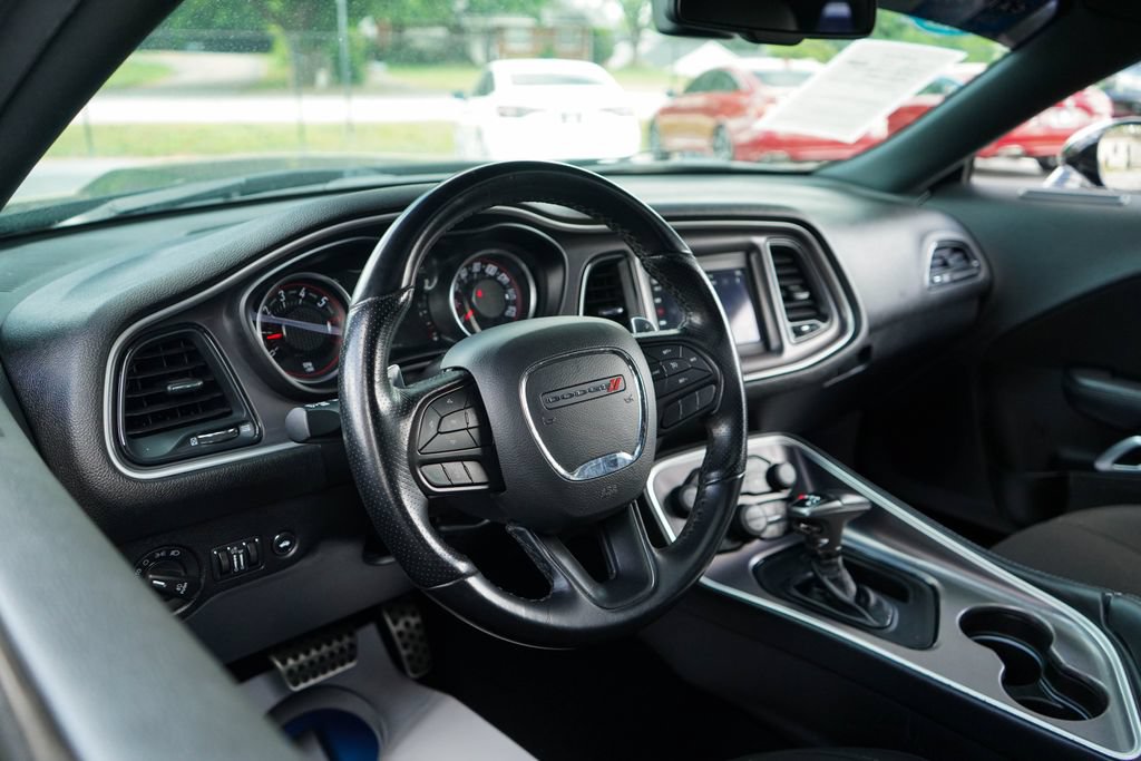 Used 2022 Dodge Challenger R/T RWD image 5