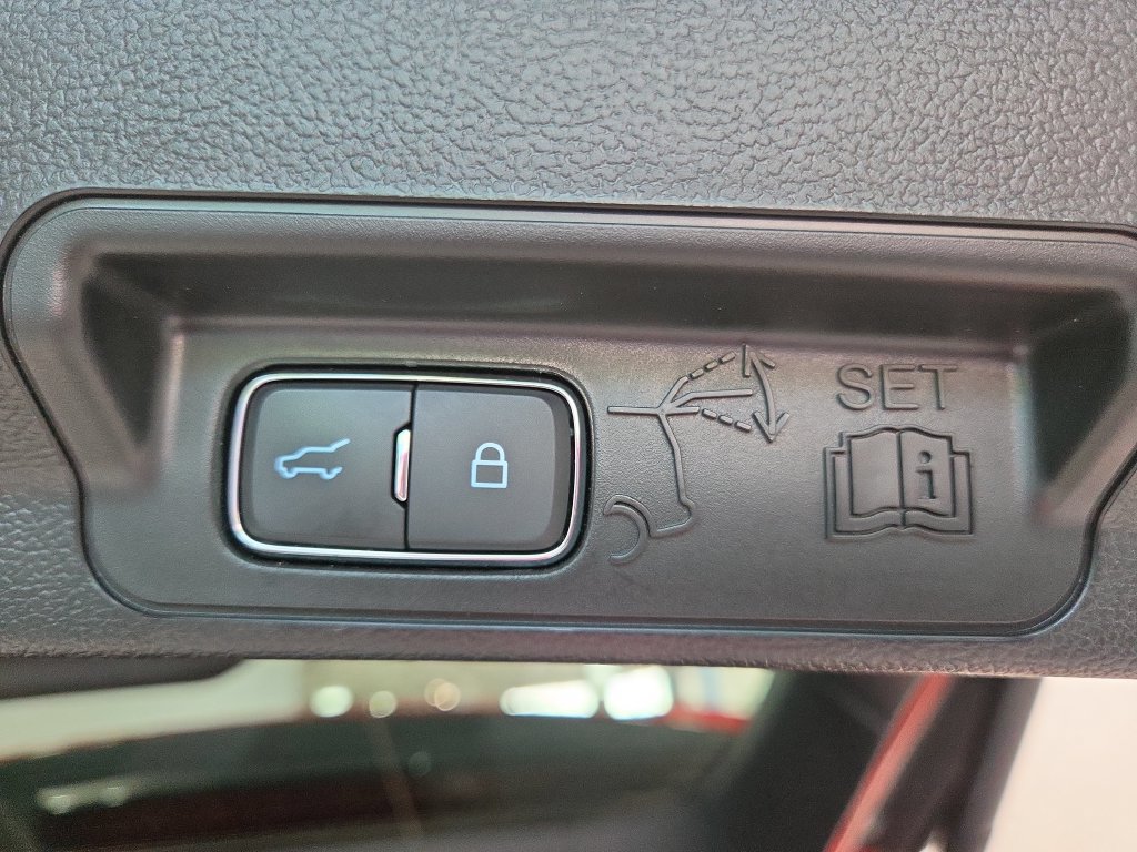 Used 2024 Ford Explorer XLT w/ Equipment Group 202A AWD/4WD image 14