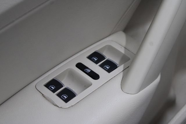 Used 2014 Volkswagen Passat TDI SEL Premium FWD image 9
