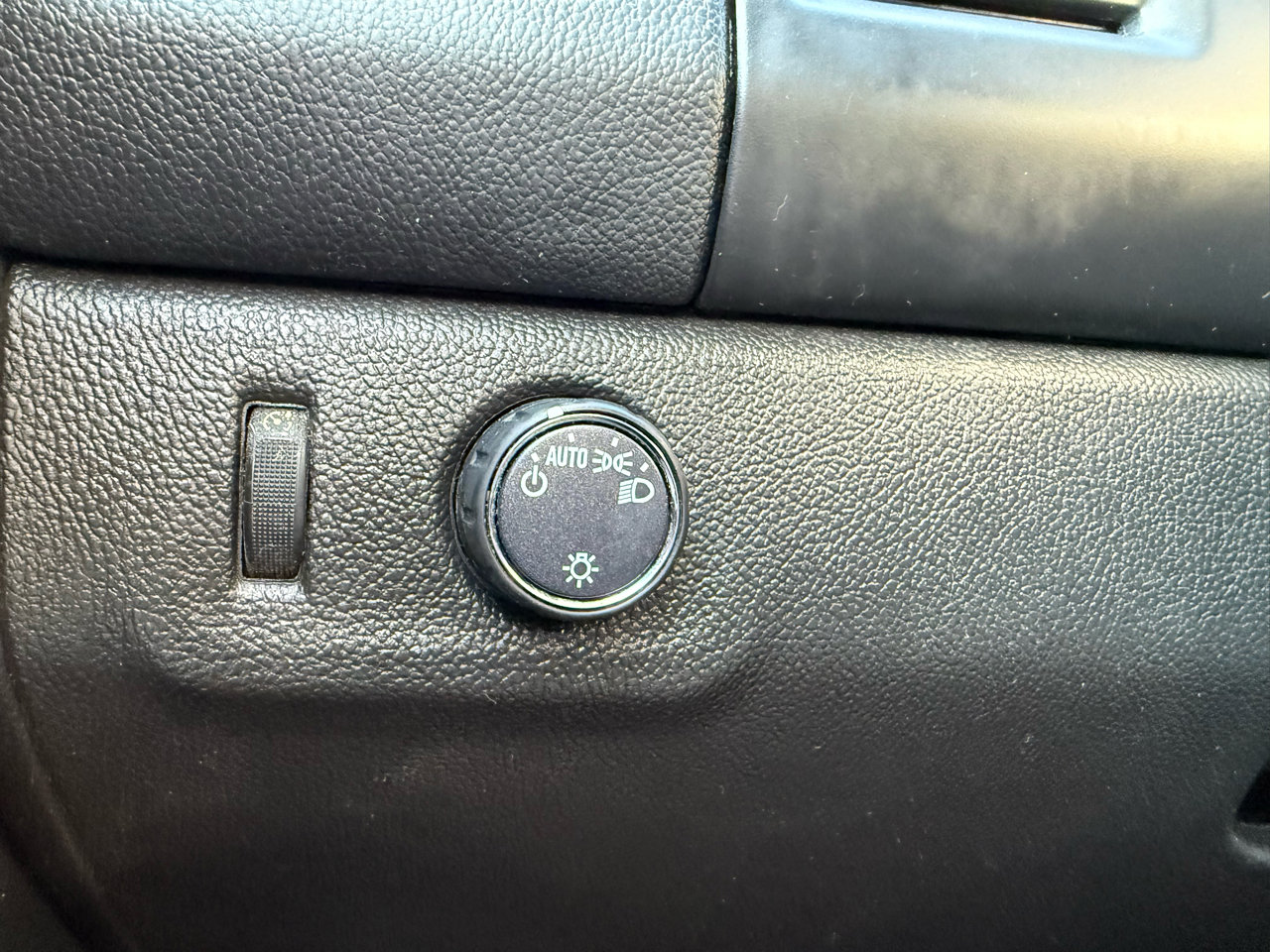 Used 2022 Chevrolet Colorado LT w/ Fleet Safety Package image 24