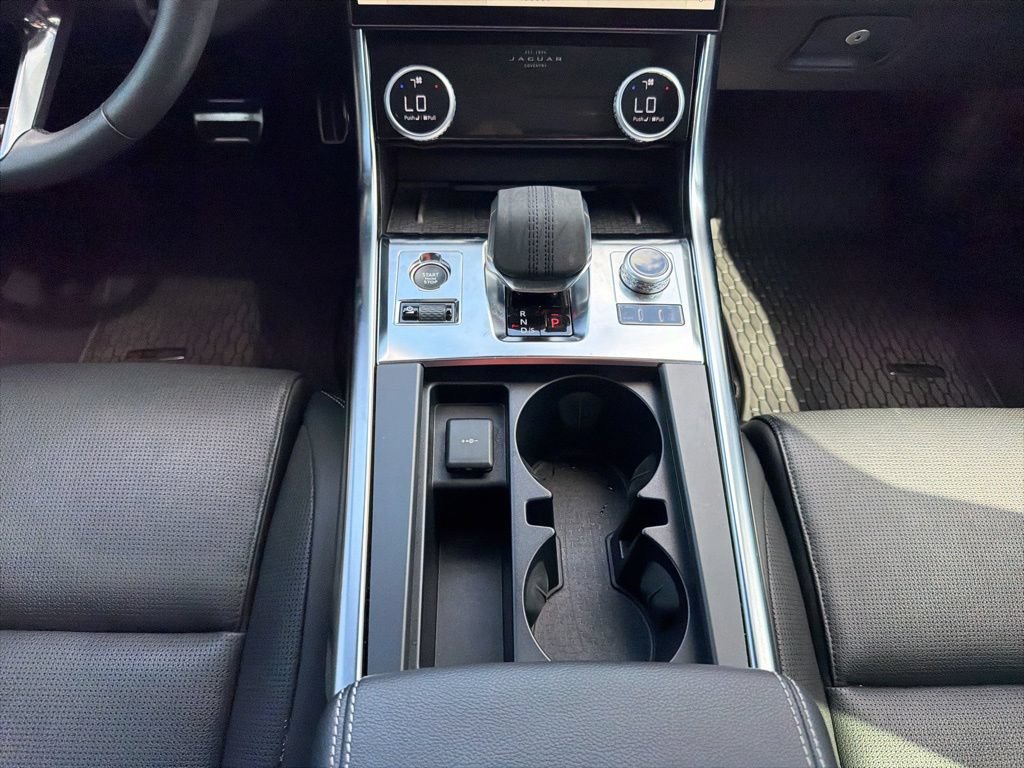 Used 2024 Jaguar XF R-Dynamic SE RWD image 26