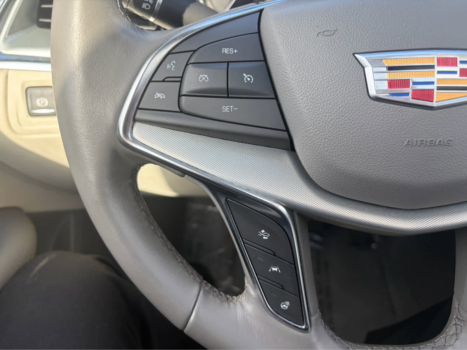 Used 2021 Cadillac XT5 Premium Luxury image 16