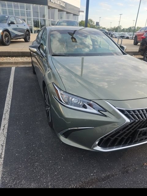 Used 2025 Lexus ES 350 w/ Premium Package FWD image 2