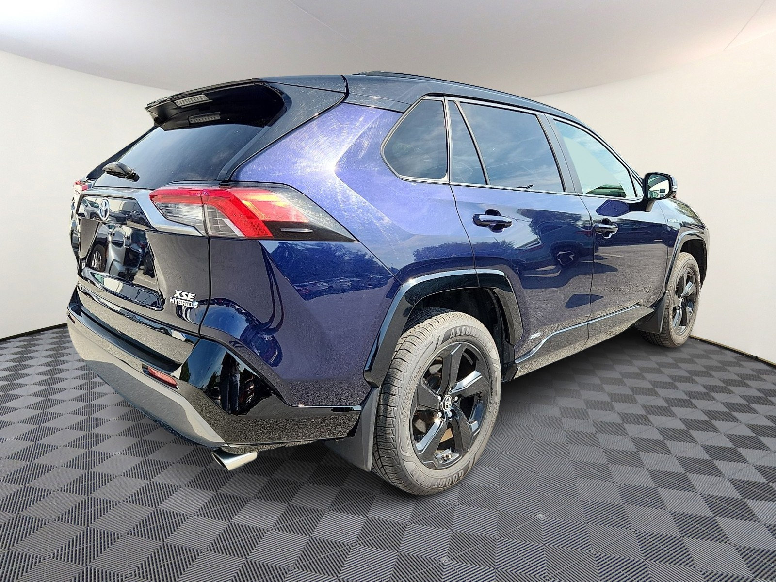 Used 2019 Toyota RAV4 XSE w/ All Weather Liner Package AWD/4WD image 6