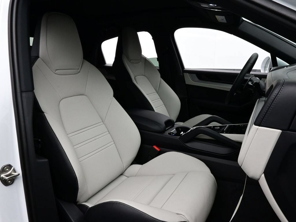 New 2026 Porsche Cayenne E-Hybrid Coupe AWD/4WD image 18