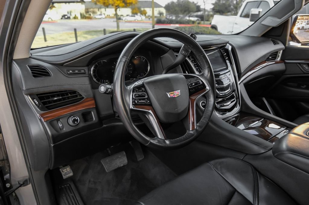 Used 2020 Cadillac Escalade ESV Luxury w/ Escalade Sport Edition image 12