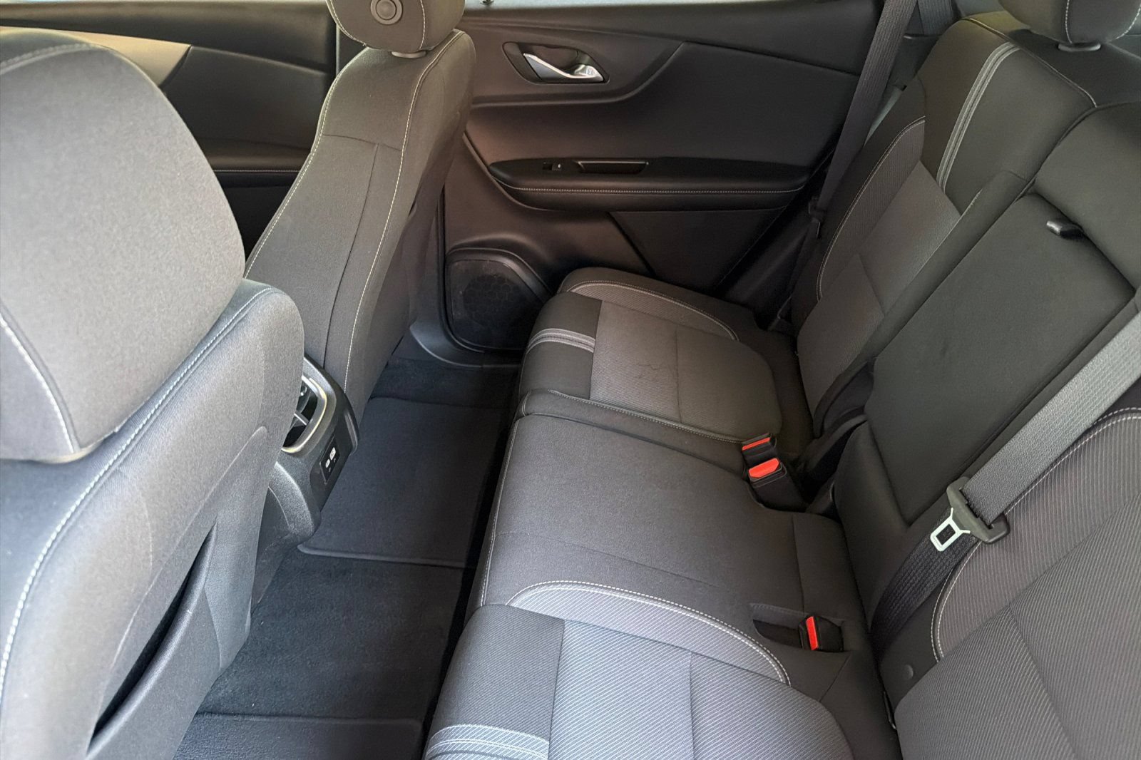 Used 2025 Chevrolet Blazer LT FWD image 12