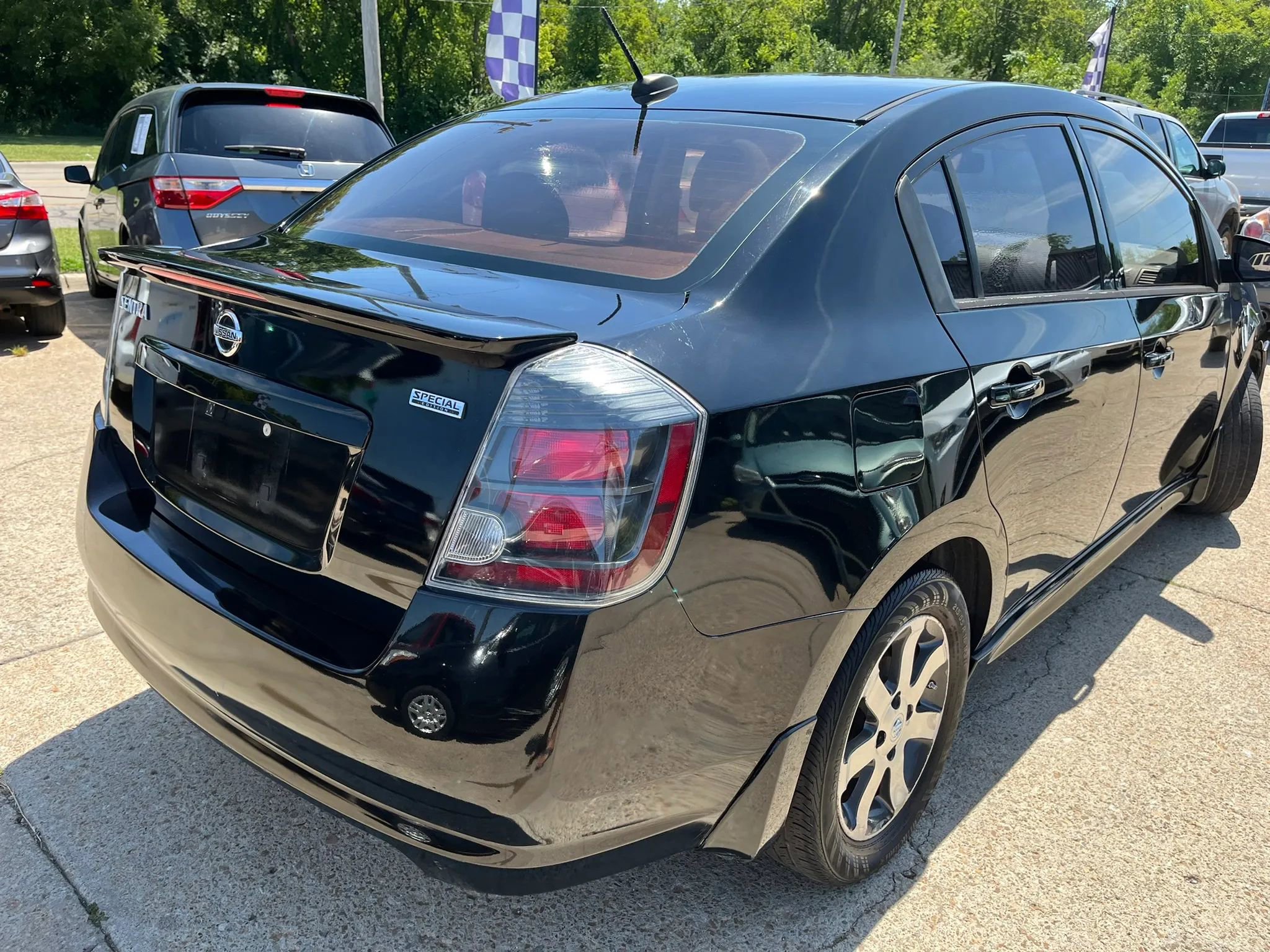 Used 2011 Nissan Sentra 2.0 SR w/ Special Edition Pkg FWD image 10