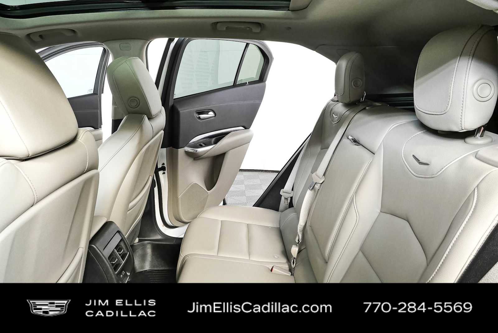 Used 2019 Cadillac XT4 Luxury w/ Cold Weather Package FWD image 20