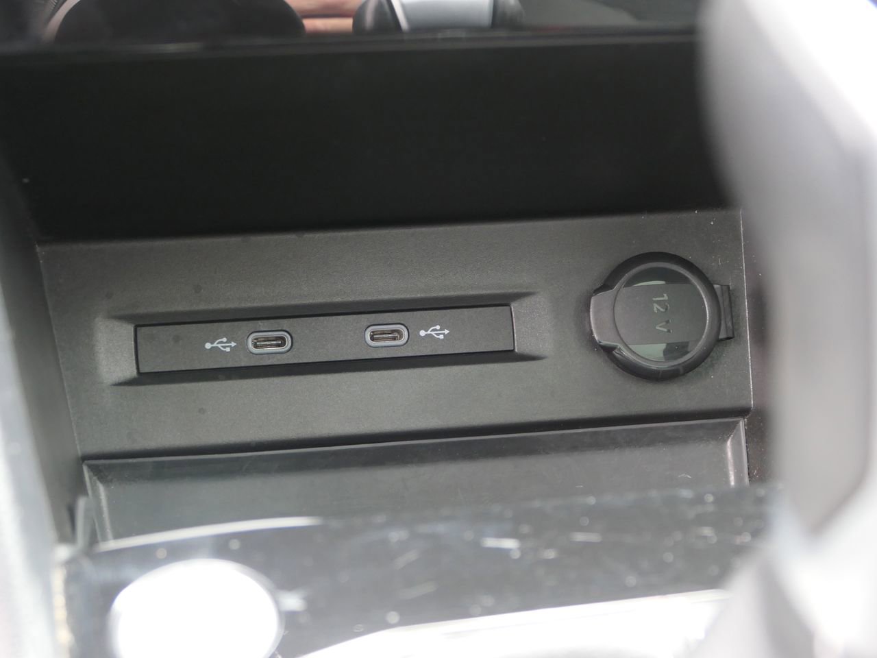Used 2023 Volkswagen Taos SE w/ Panoramic Sunroof Package AWD/4WD image 21