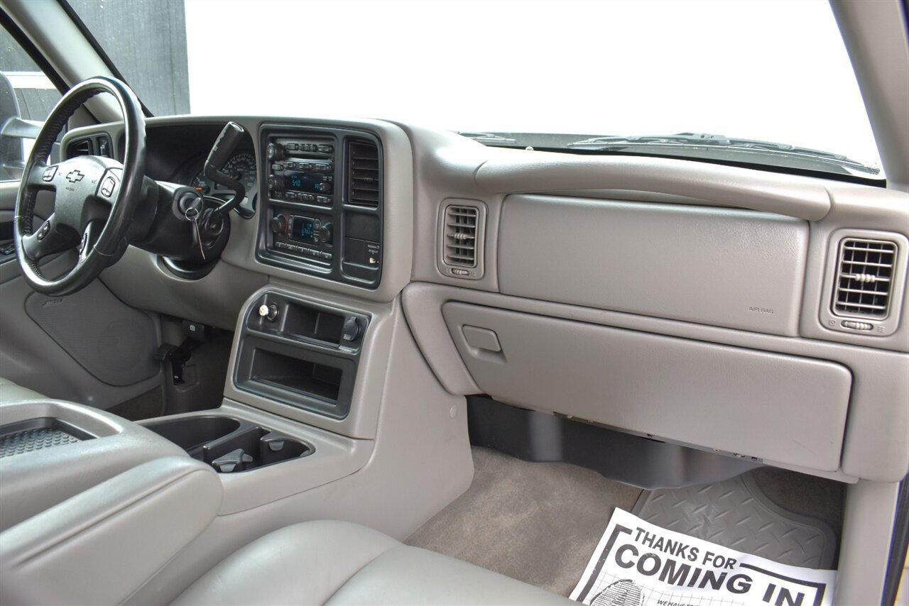 Used 2005 Chevrolet Silverado 2500 LT w/ Heavy-Duty Power Package AWD/4WD image 12