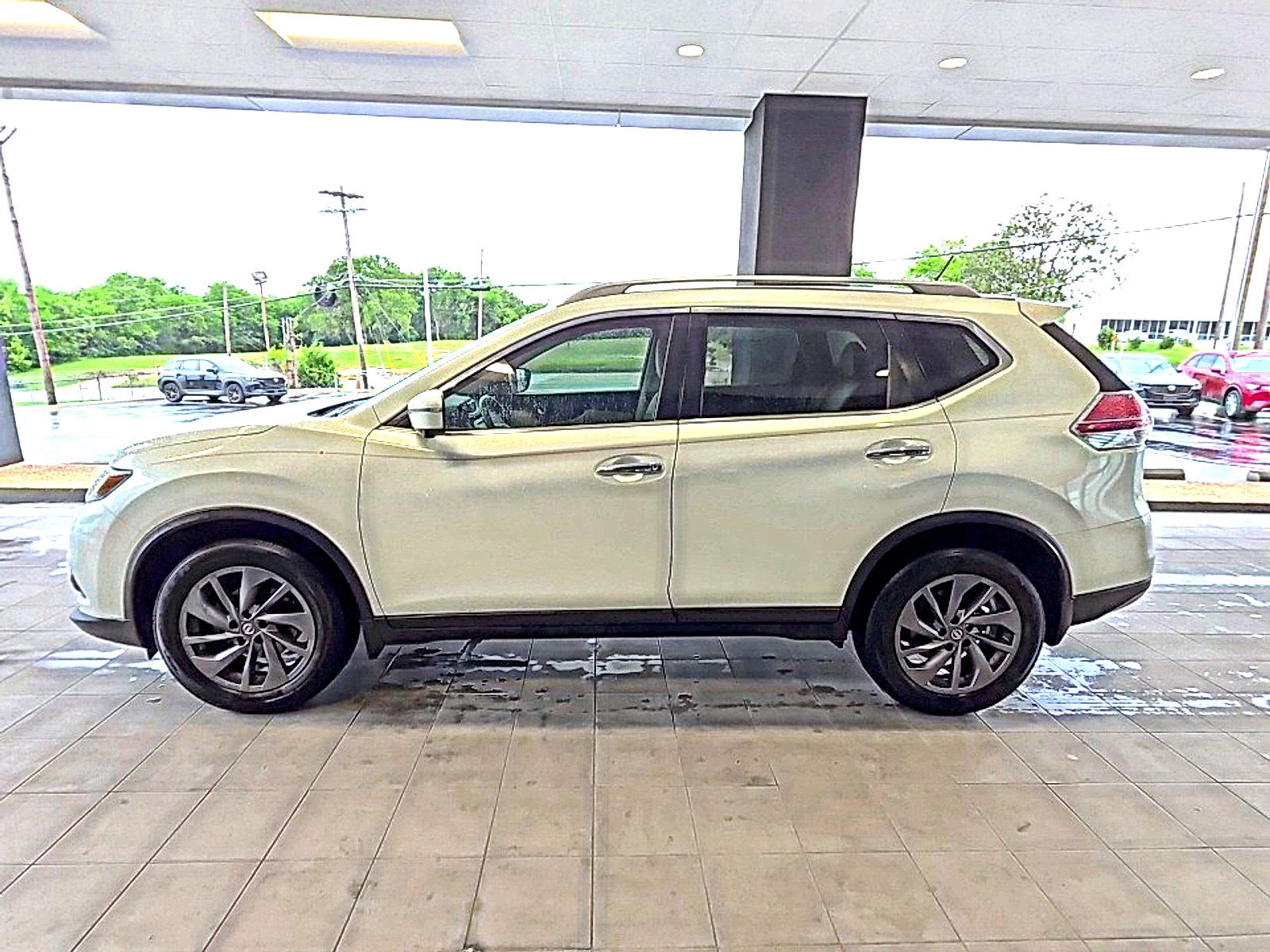 Used 2016 Nissan Rogue SL w/ SL Premium Package AWD/4WD image 4