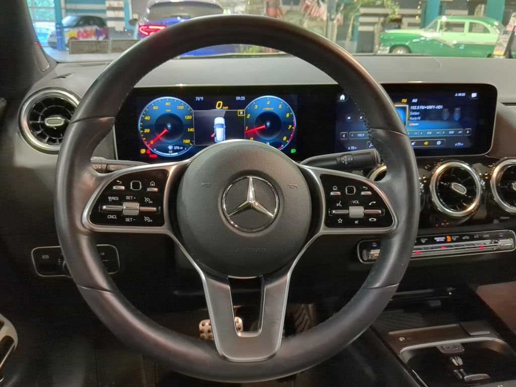 Used 2021 Mercedes-Benz GLA 250 4MATIC image 2
