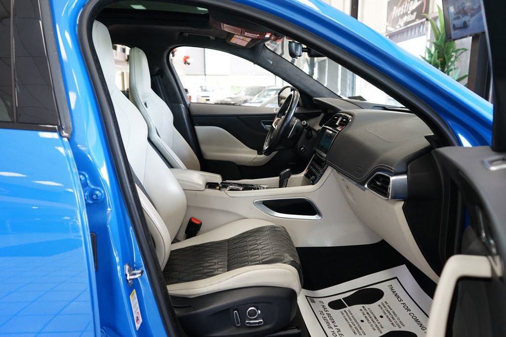 Used 2020 Jaguar F-PACE SVR AWD/4WD image 47