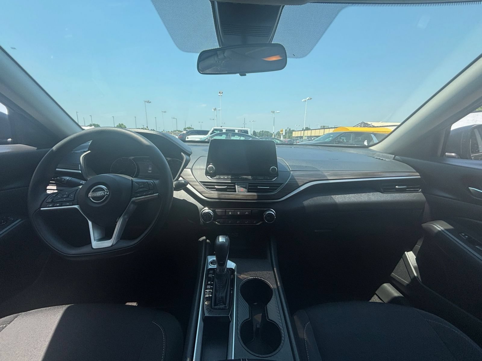 Used 2025 Nissan Altima 2.5 SV FWD image 30
