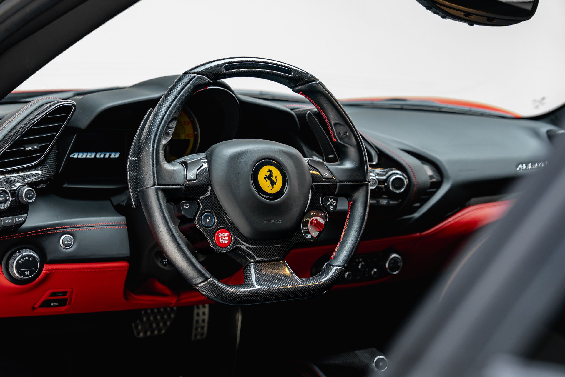 Used 2018 Ferrari 488 GTB RWD image 42
