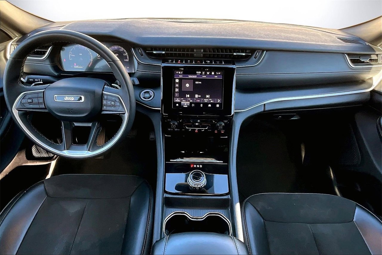 Used 2023 Jeep Grand Cherokee L Laredo image 13