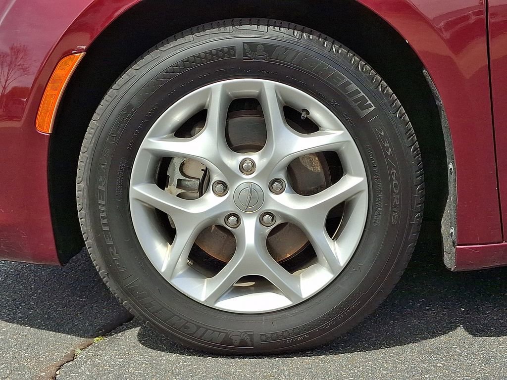 Used 2019 Chrysler Pacifica Touring-L Plus w/ Tire & Wheel Group image 8