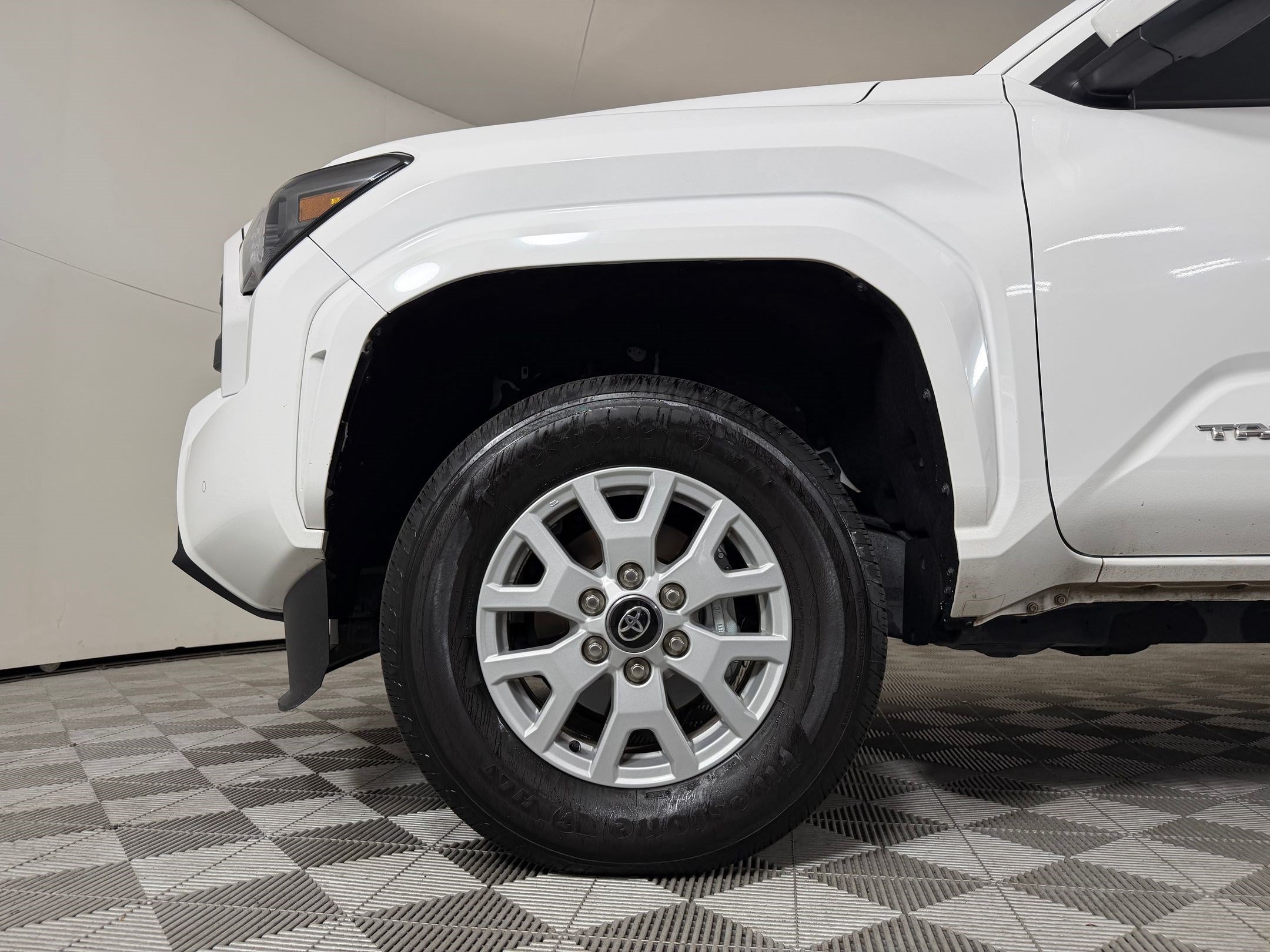 Used 2025 Toyota Tacoma SR5 AWD/4WD image 12