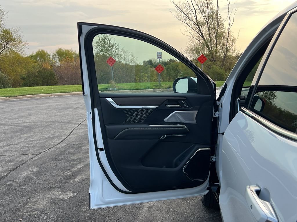 Used 2024 GMC Acadia Denali w/ Super Cruise Package image 11