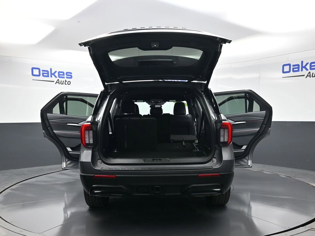 Used 2025 Ford Explorer ST-Line w/ ST-Line Street Pack image 61