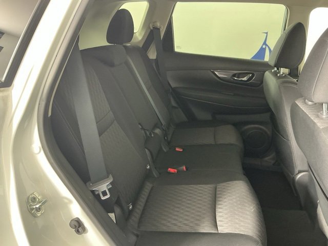 Used 2018 Nissan Rogue SV image 11