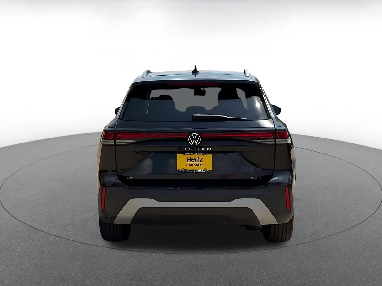 Used 2026 Volkswagen Tiguan SE AWD/4WD image 12