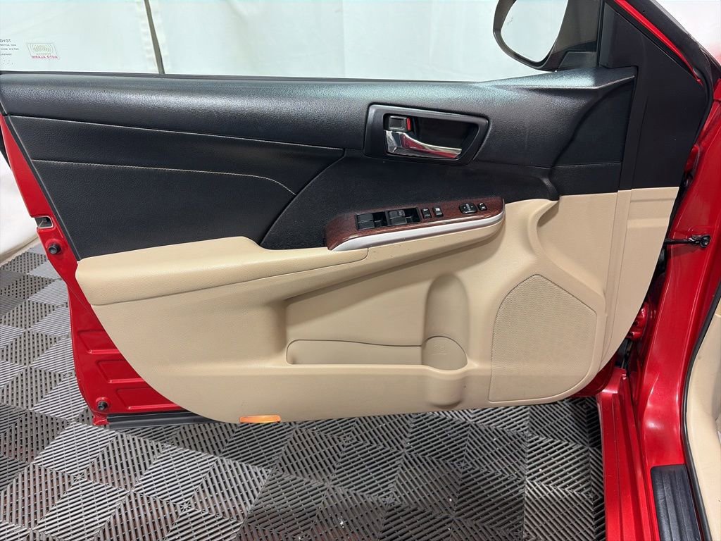 Used 2014 Toyota Camry XLE w/ Leather Package FWD image 23