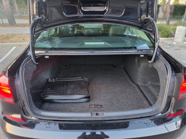 Used 2018 Volkswagen Passat 2.0T SE FWD image 9