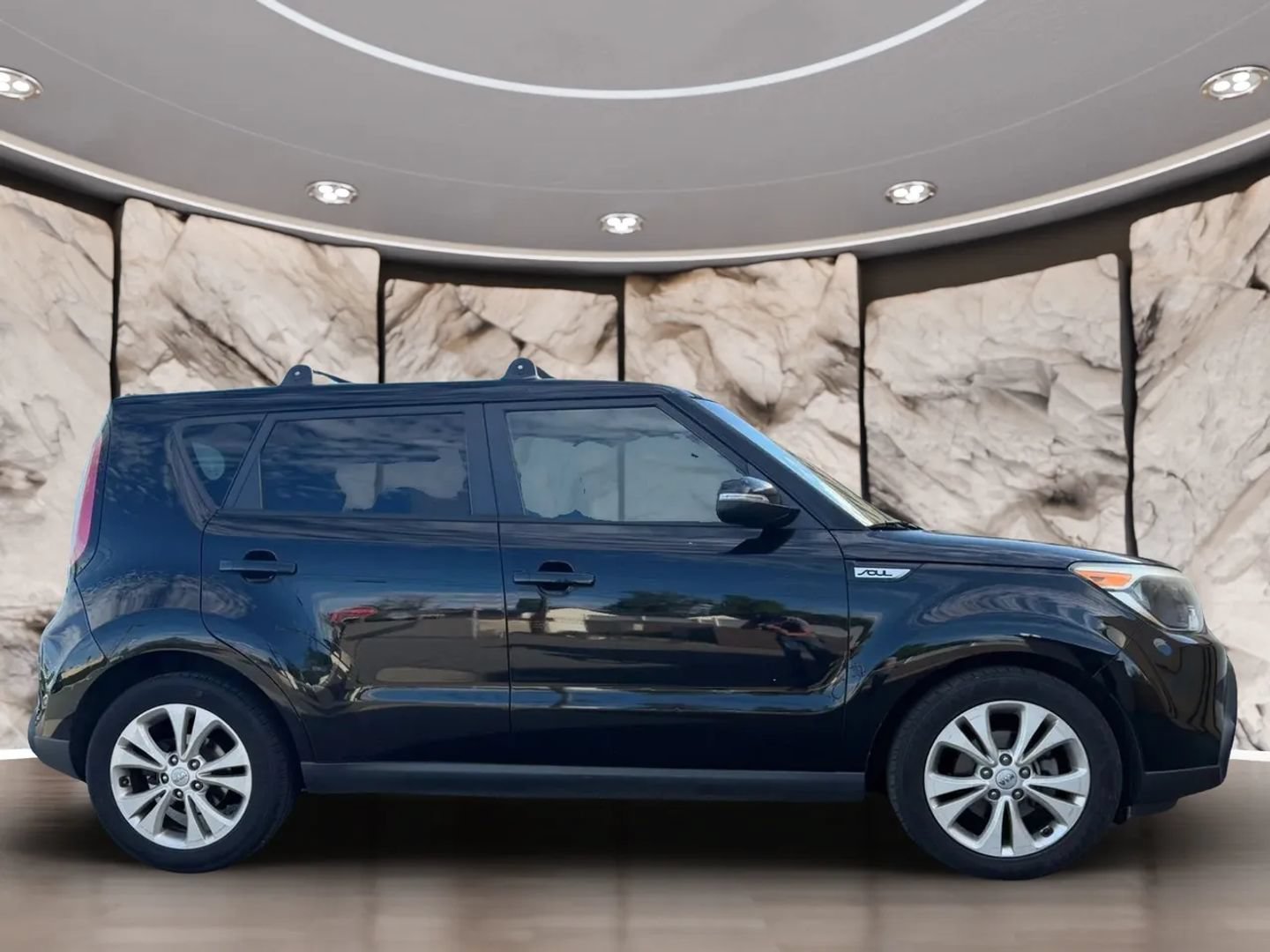 Used 2014 Kia Soul + FWD image 4