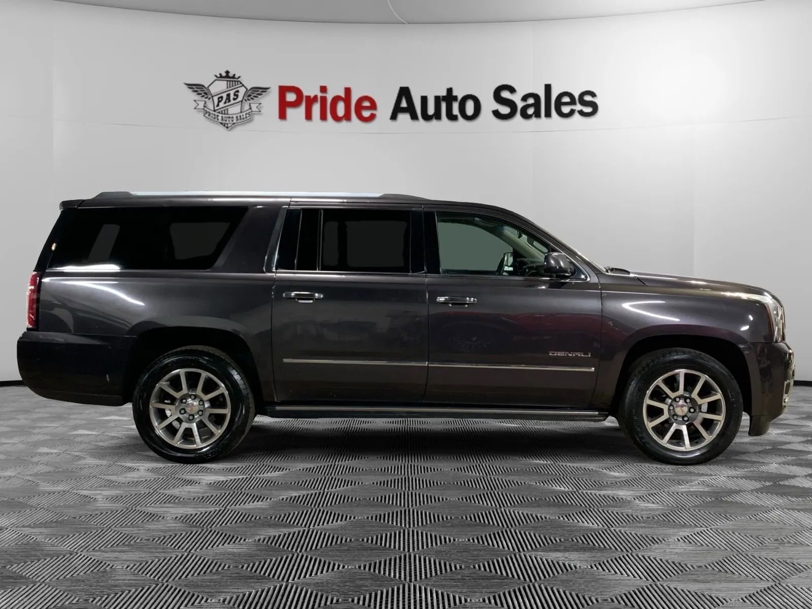 Used 2015 GMC Yukon XL Denali w/ Premium Package AWD/4WD image 15