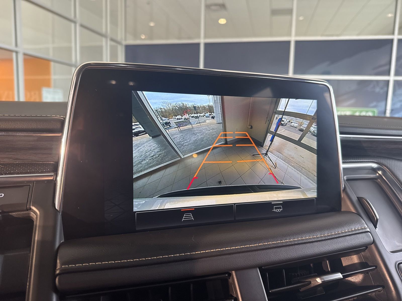 Used 2023 GMC Yukon SLT image 35