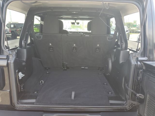 Used 2018 Jeep Wrangler Unlimited Sahara AWD/4WD image 7