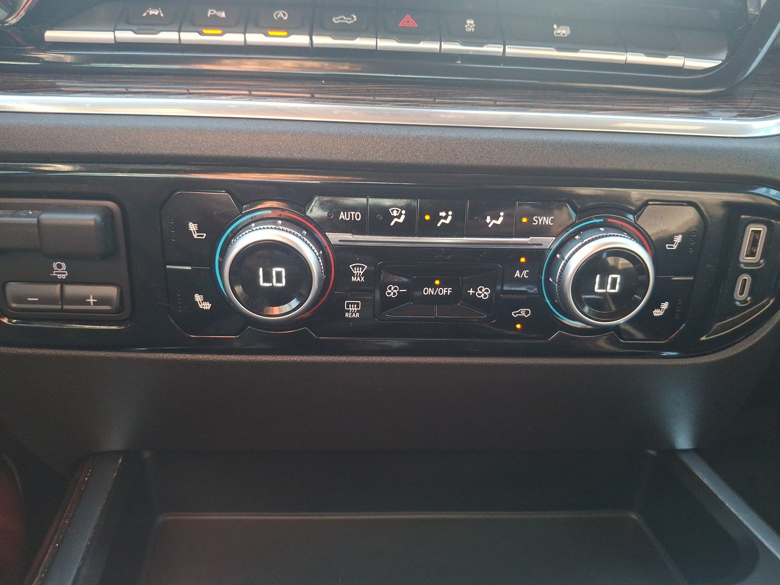 Used 2024 GMC Sierra 1500 Elevation w/ Elevation Premium Package AWD/4WD image 19