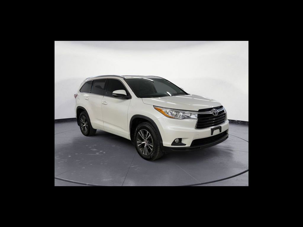 Used 2016 Toyota Highlander XLE image 8