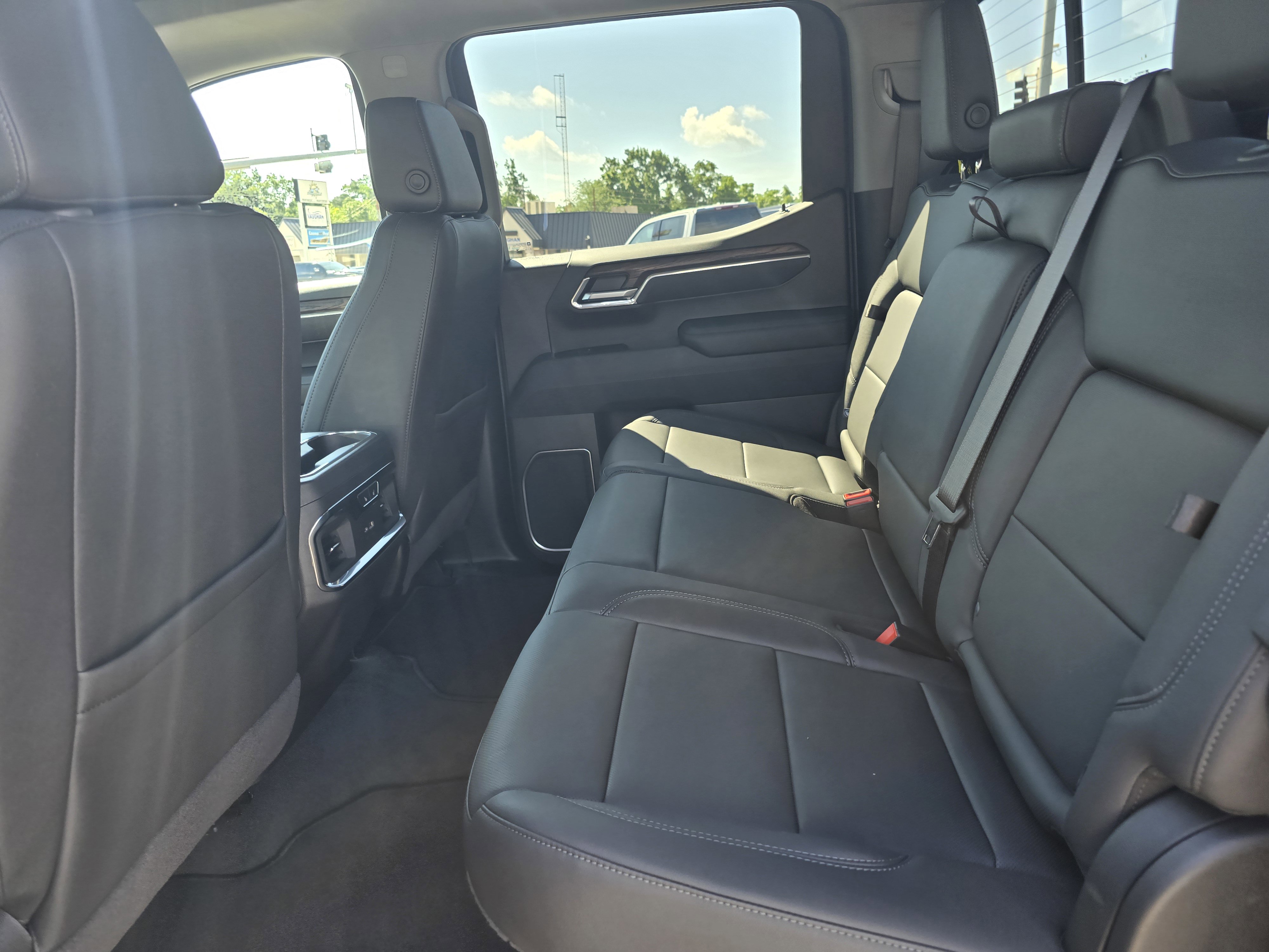 New 2025 GMC Sierra 1500 SLT w/ SLT Convenience Package image 16