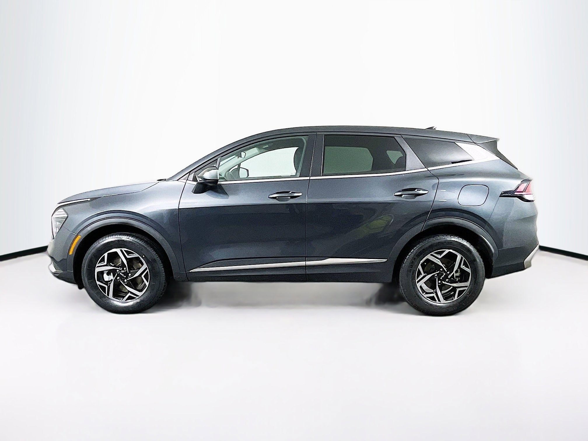 Used 2024 Kia Sportage LX image 4