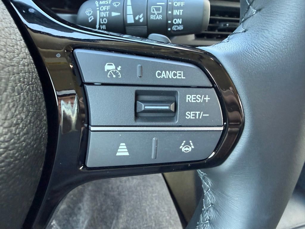 Used 2025 Honda Pilot Touring image 18