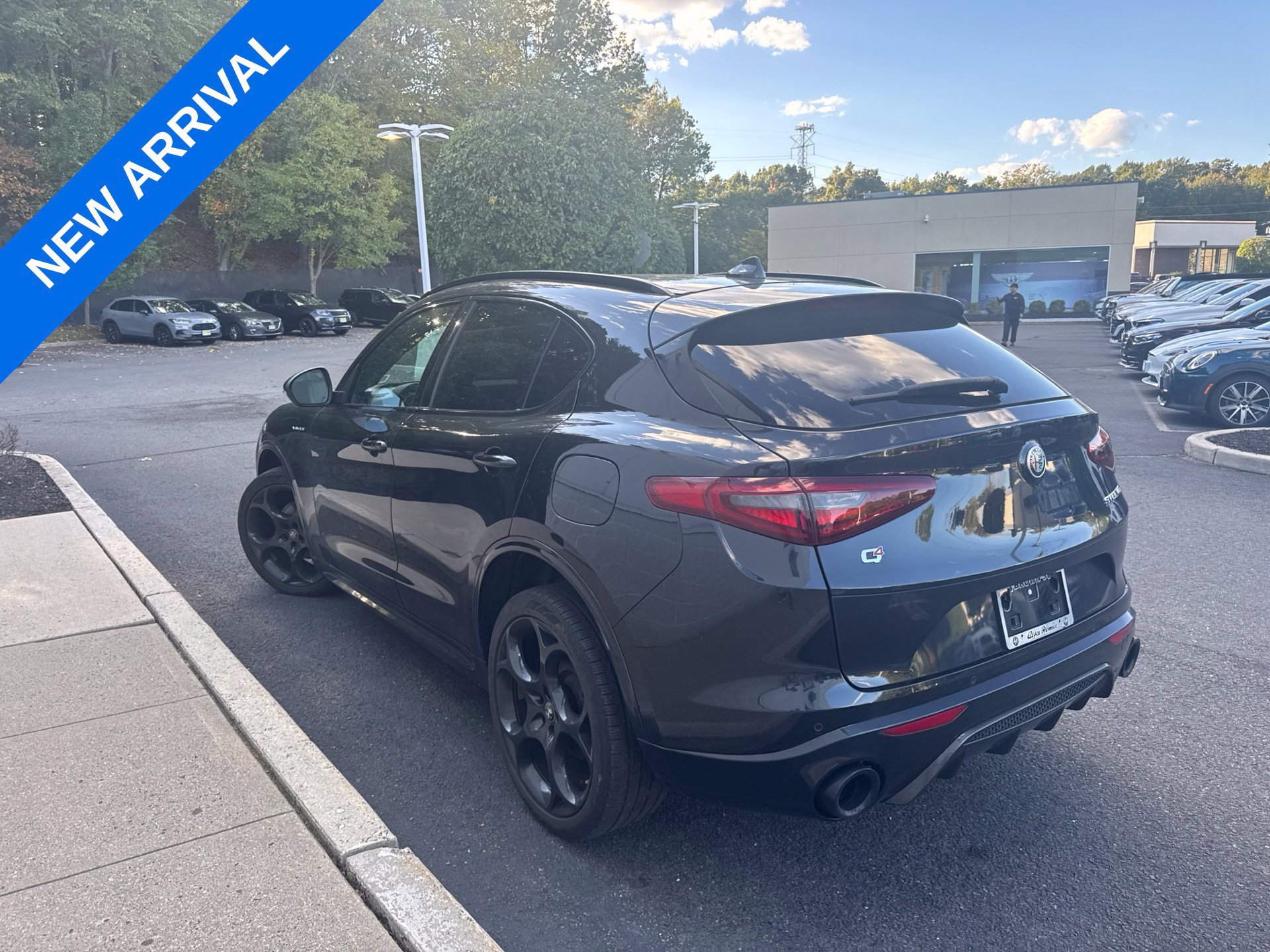 Used 2023 Alfa Romeo Stelvio Veloce AWD/4WD image 4